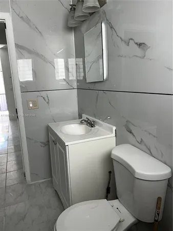 $2,400 | 800 Pennsylvania Avenue, Unit 9, Miami Beach, FL 33139