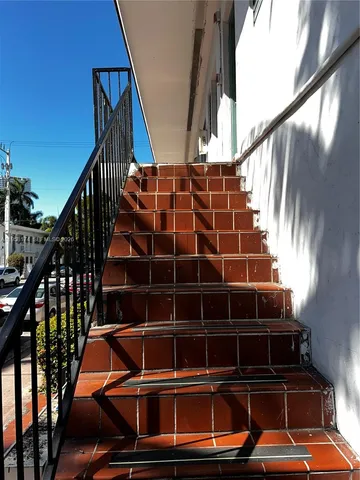 $2,400 | 800 Pennsylvania Avenue, Unit 9, Miami Beach, FL 33139