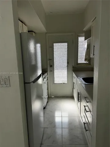 $2,400 | 800 Pennsylvania Avenue, Unit 9, Miami Beach, FL 33139