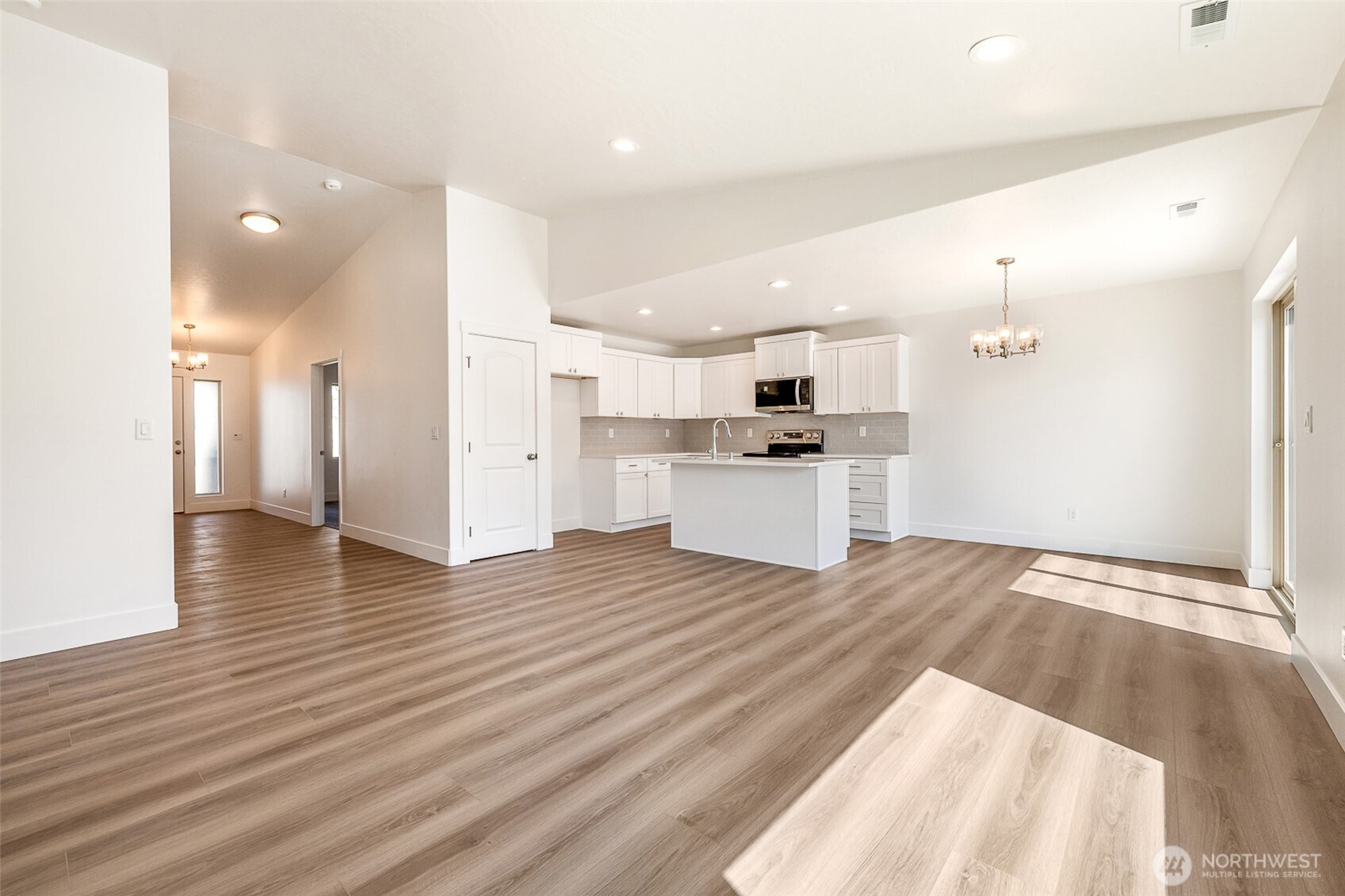 311 Sandy Loop Moses Lake, WA 98837 - Photo 4 of 24 Gallery Image 4