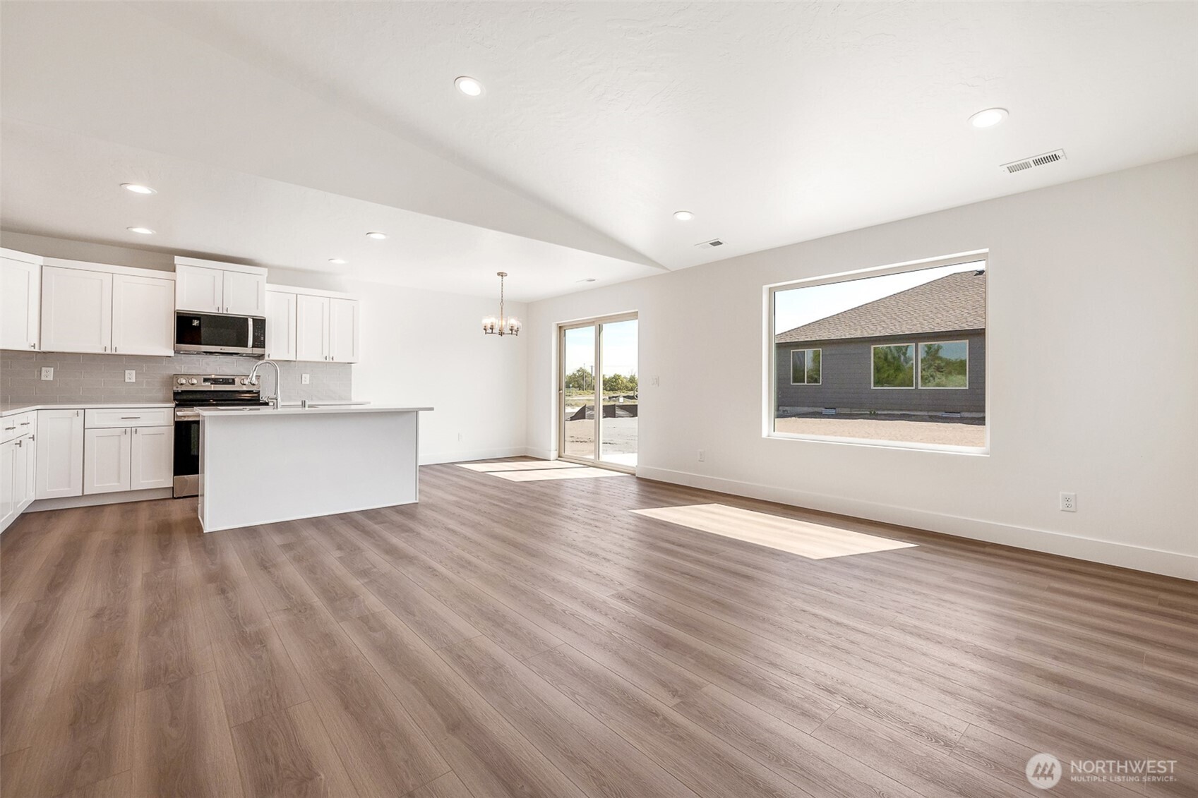 311 Sandy Loop Moses Lake, WA 98837 - Photo 5 of 24 Gallery Image 5