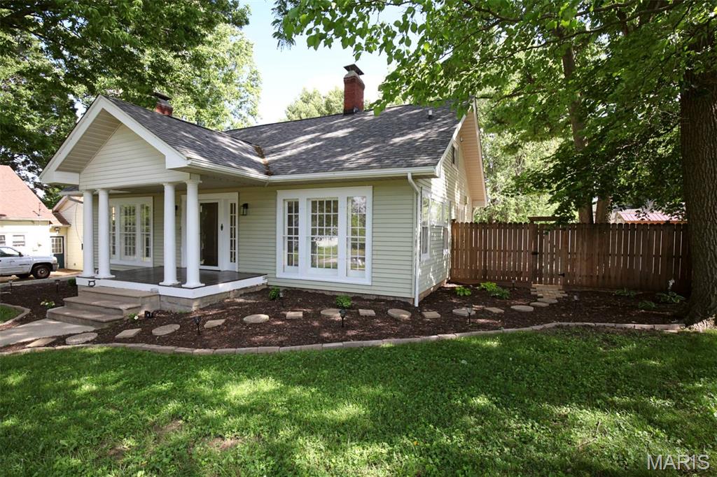 616 West Edwards Street Vandalia, IL 62471 - Photo 3 of 31