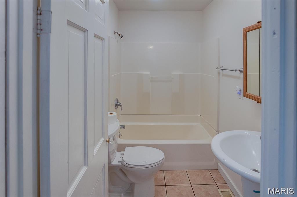 128 South Meridian Road Glen Carbon, IL 62034 - Photo 8 of 11