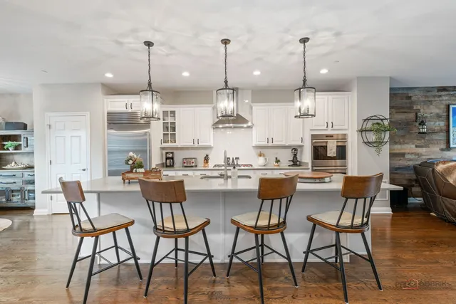 $679,900 | 616 Parkside Court, Libertyville, IL 60048