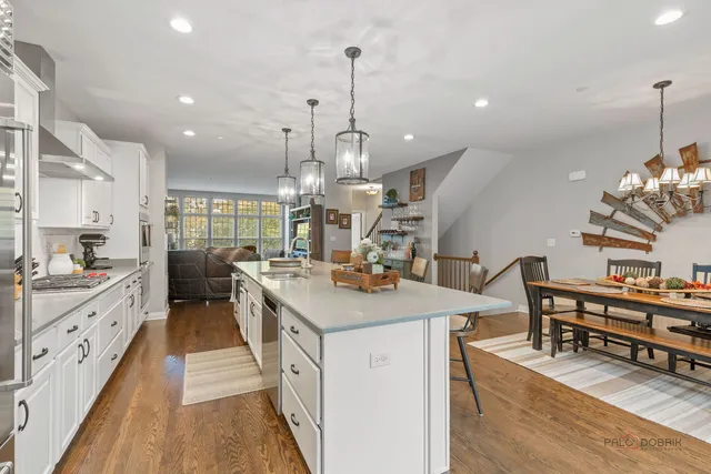 $679,900 | 616 Parkside Court, Libertyville, IL 60048