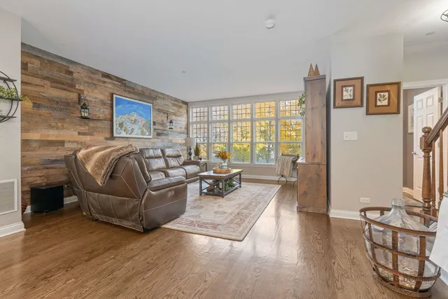 $679,900 | 616 Parkside Court, Libertyville, IL 60048