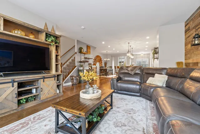 $679,900 | 616 Parkside Court, Libertyville, IL 60048