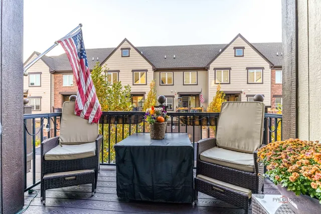 $679,900 | 616 Parkside Court, Libertyville, IL 60048