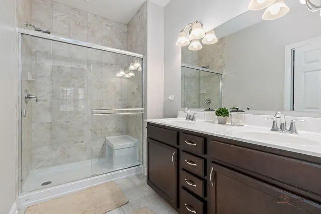 $679,900 | 616 Parkside Court, Libertyville, IL 60048