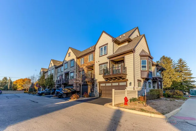 $679,900 | 616 Parkside Court, Libertyville, IL 60048