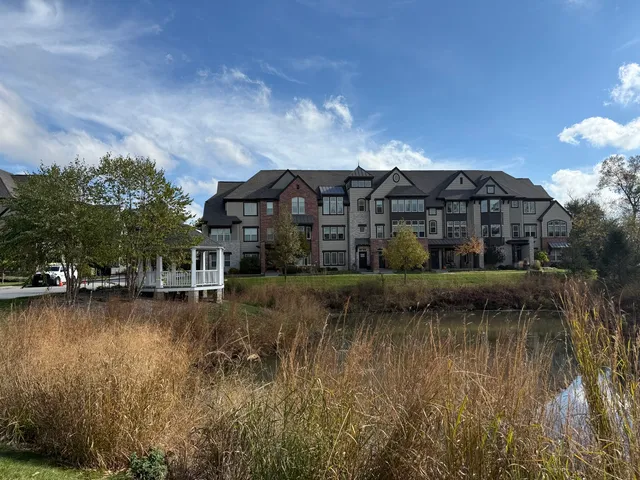 $679,900 | 616 Parkside Court, Libertyville, IL 60048