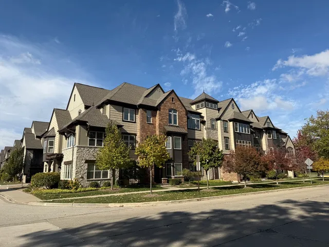 $679,900 | 616 Parkside Court, Libertyville, IL 60048