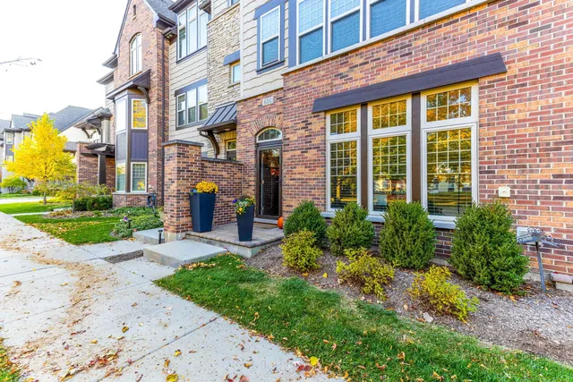 $679,900 | 616 Parkside Court, Libertyville, IL 60048