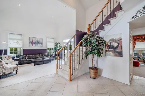 $999,000 | 6 Westover Court, Shoreham, NY 11786