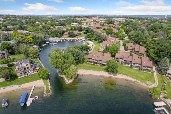 $575,000 | 6520 Harbor Place Northeast, Prior Lake, MN 55372