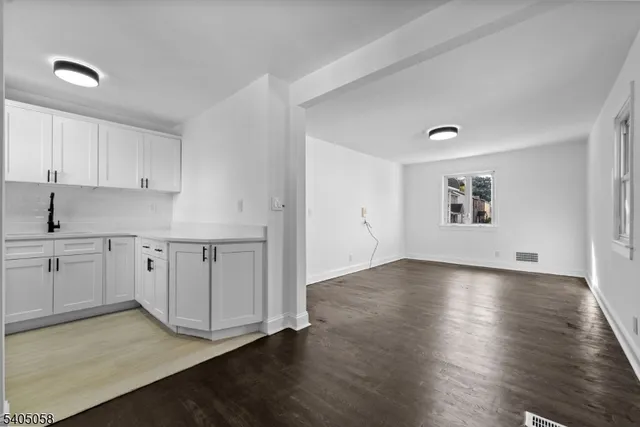 $2,400 | 514 Lafayette Avenue, Passaic, NJ 07055