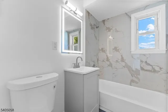 $2,400 | 514 Lafayette Avenue, Passaic, NJ 07055