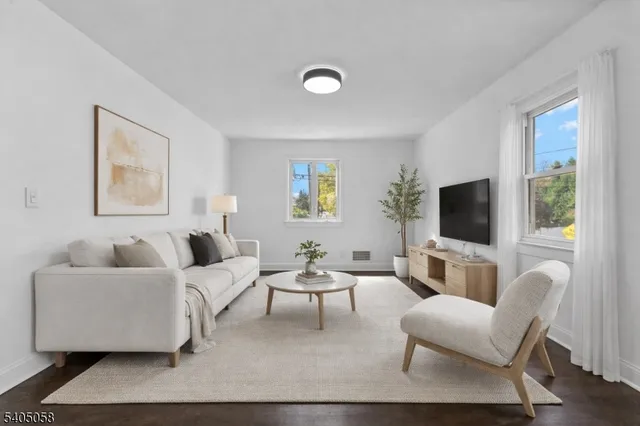 $2,400 | 514 Lafayette Avenue, Passaic, NJ 07055