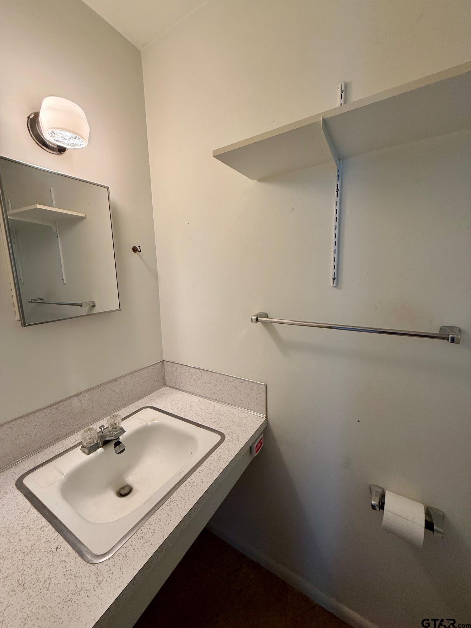 901 Golden Road Tyler, TX 75701 - Photo 4 of 13