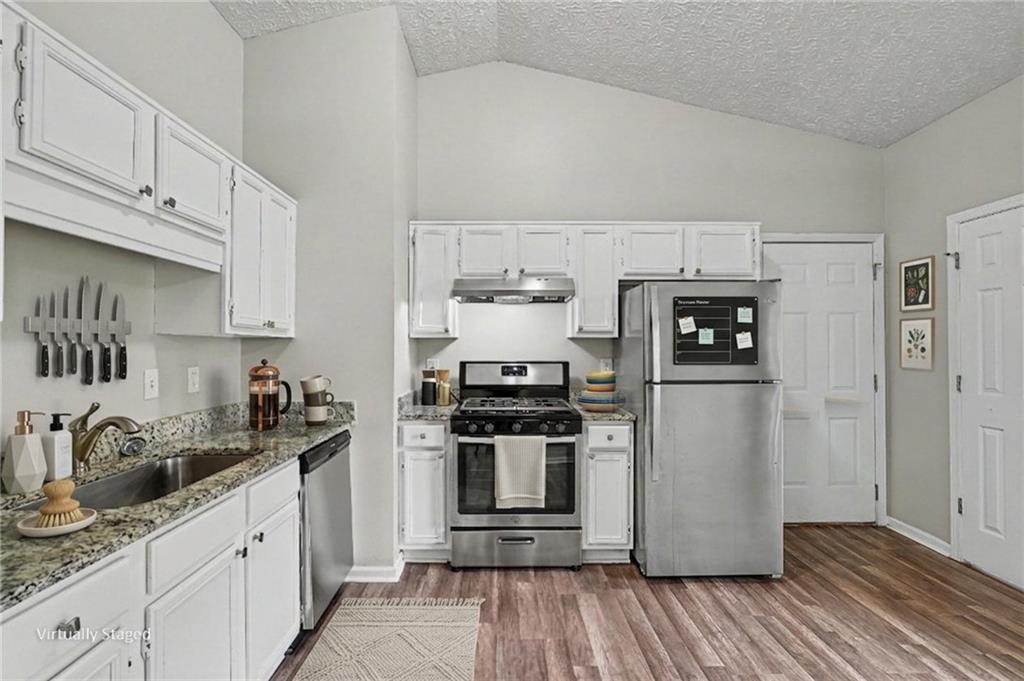 6221 Amberly Road Rex, GA 30273 - Photo 5 of 22