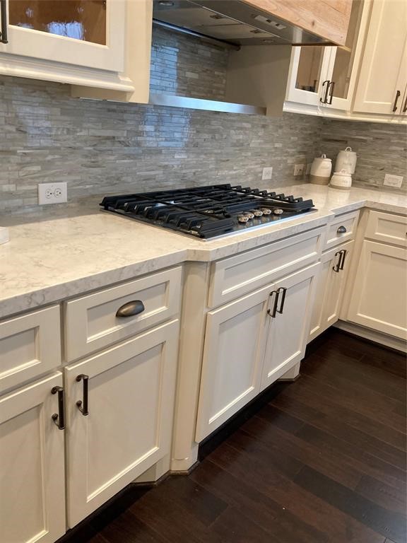 25110 Devlin Creek Drive Spring, TX 77380 - Photo 7 of 8 a white stove top oven sitting inside of a kitchen