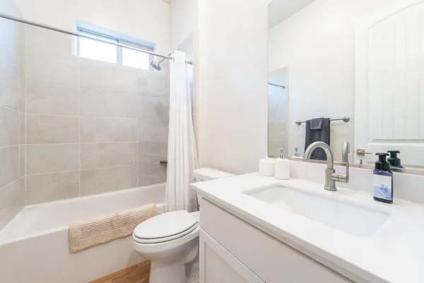 $934,900 | 1731 North Hanson Avenue, Clovis, CA 93619