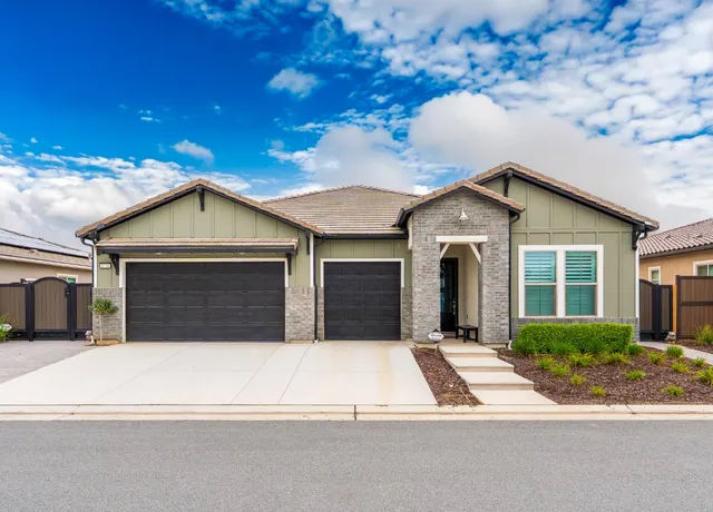 $949,900 | 1731 North Hanson Avenue, Clovis, CA 93619