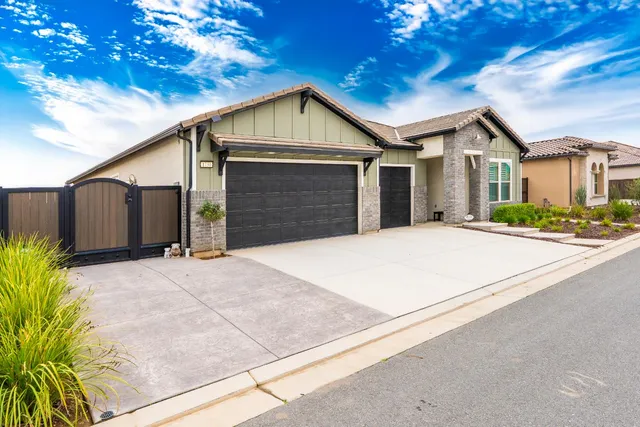 a view of a house with a yard and garage