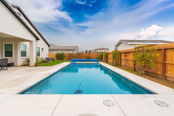 $949,900 | 1731 North Hanson Avenue, Clovis, CA 93619