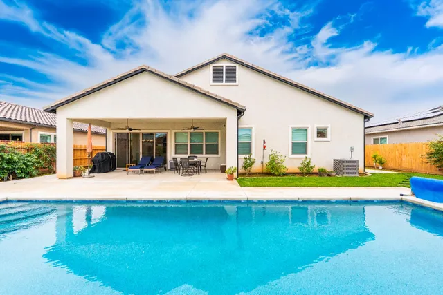 a view of a house with a big yard