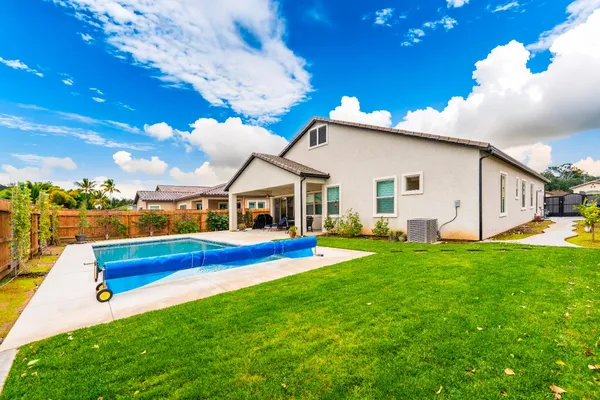 $949,900 | 1731 North Hanson Avenue, Clovis, CA 93619