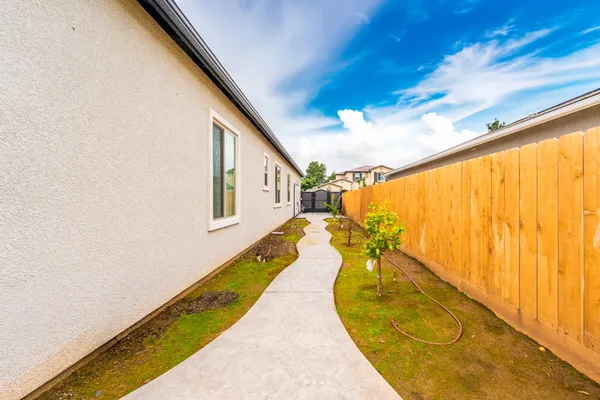 $949,900 | 1731 North Hanson Avenue, Clovis, CA 93619