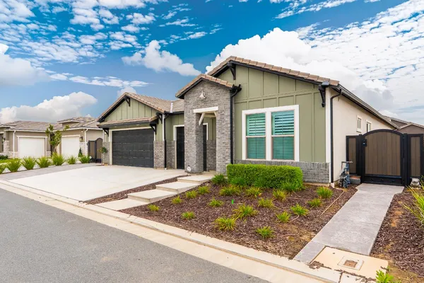 $934,900 | 1731 North Hanson Avenue, Clovis, CA 93619