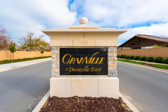 $974,900 | 1731 North Hanson Avenue, Clovis, CA 93619