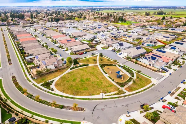 $934,900 | 1731 North Hanson Avenue, Clovis, CA 93619