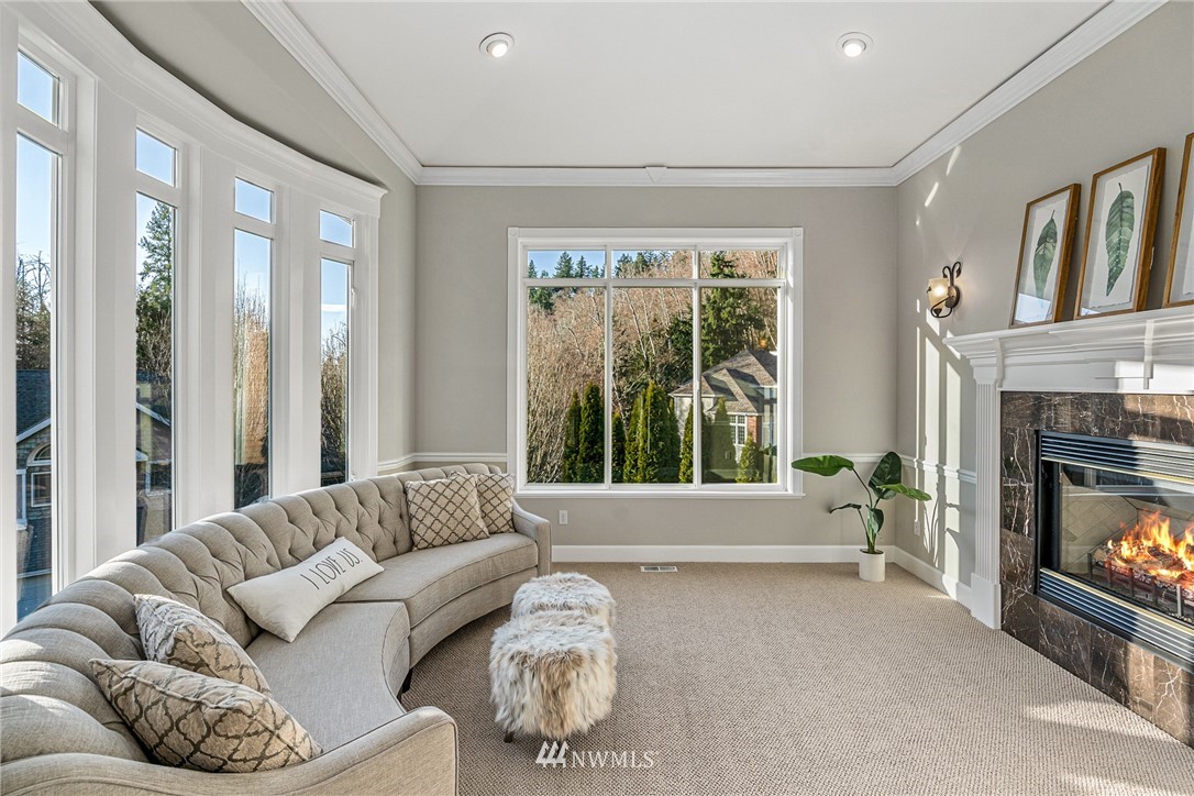 6809 Picnic Point Road Edmonds, WA 98026 - Photo 4 of 40 Gallery Image 4