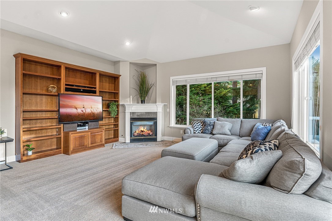 6809 Picnic Point Road Edmonds, WA 98026 - Photo 10 of 40 Gallery Image 10