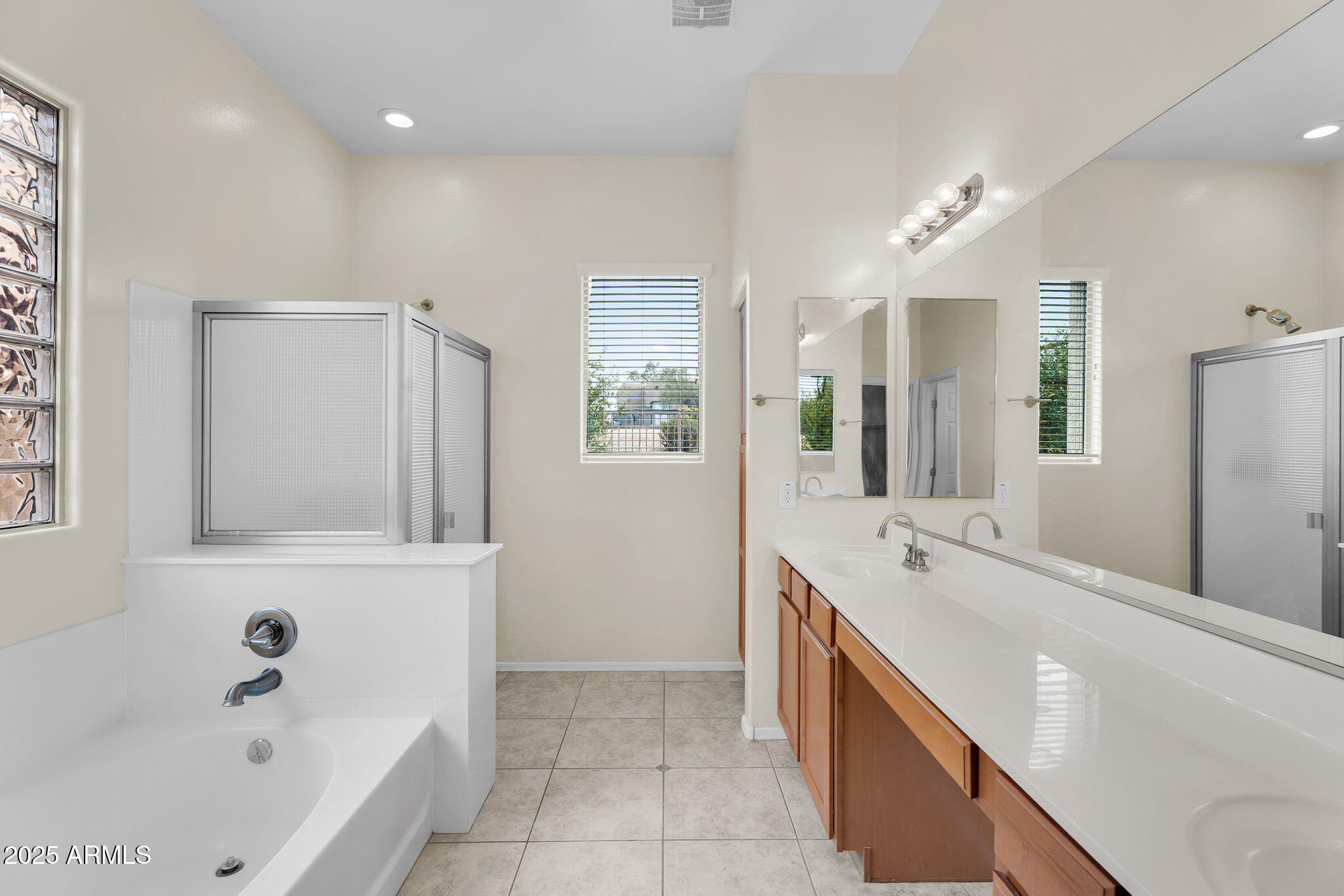 7723 South 39th Way Phoenix, AZ 85042 - Photo 16 of 58 16-web-or-mls-39th Way-25