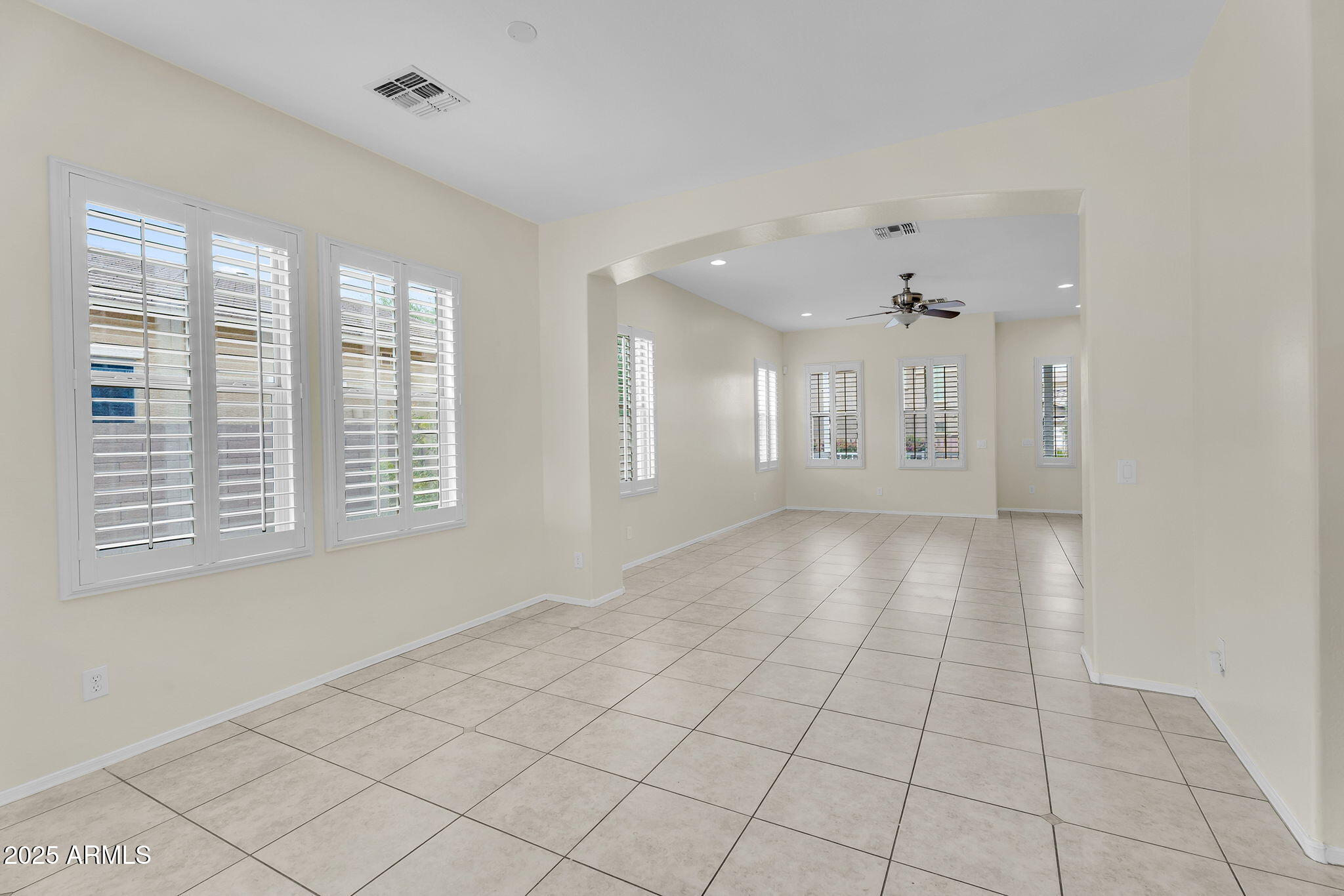 7723 South 39th Way Phoenix, AZ 85042 - Photo 5 of 58 5-web-or-mls-39th Way-6