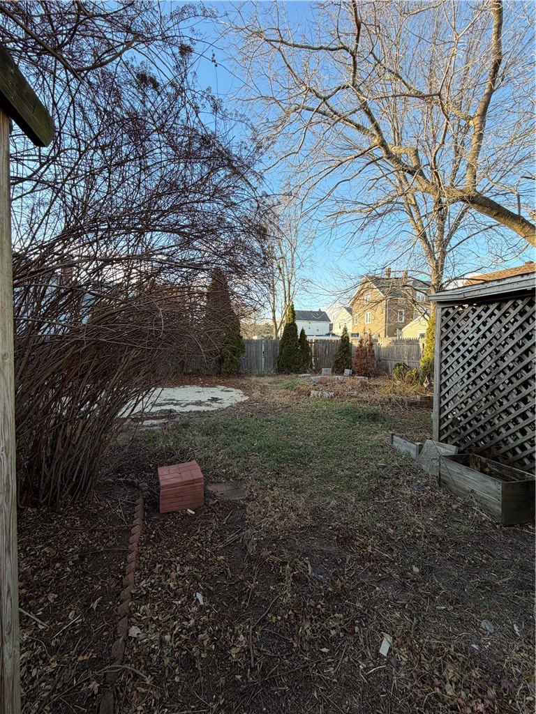 121 Samuel Avenue Pawtucket, RI 02860 - Photo 6 of 11