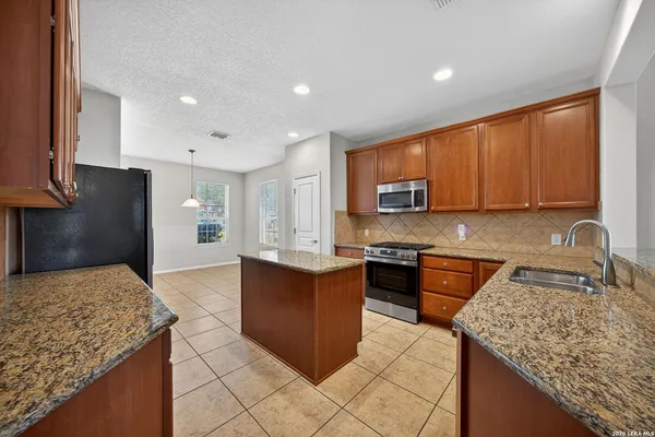 $2,450 | 15910 Sight Scape, San Antonio, TX 78255