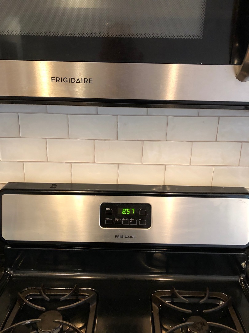 4855 North Drake Avenue, Unit 1 Chicago, IL 60625 - Photo 12 of 20 a close view of stove