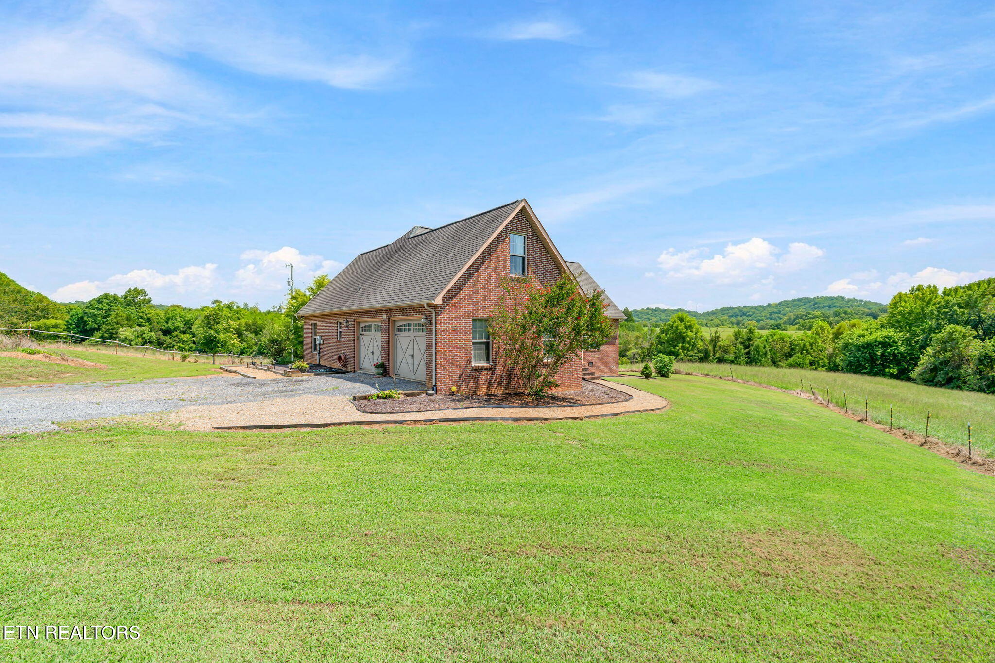 427 Hardin Road Kodak, TN 37764 - Photo 8 of 60 5-web-or-mls-430 Basswood Lane-16