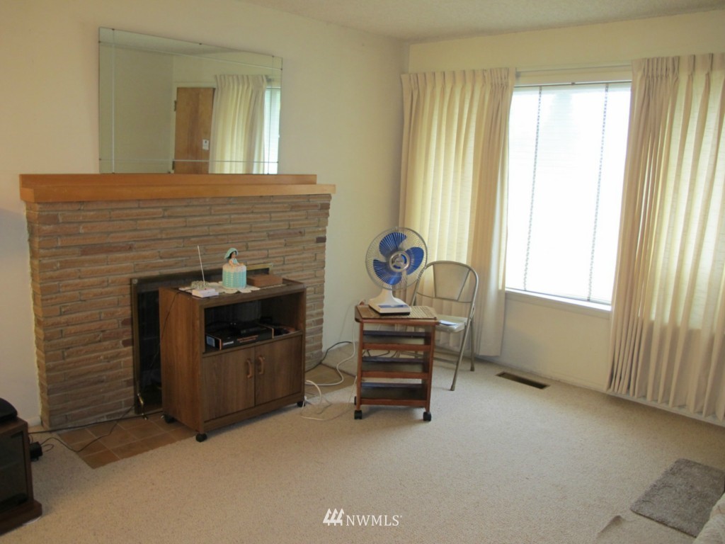 10259 Renton Avenue South Seattle, WA 98178 - Photo 2 of 11 Gallery Image 2
