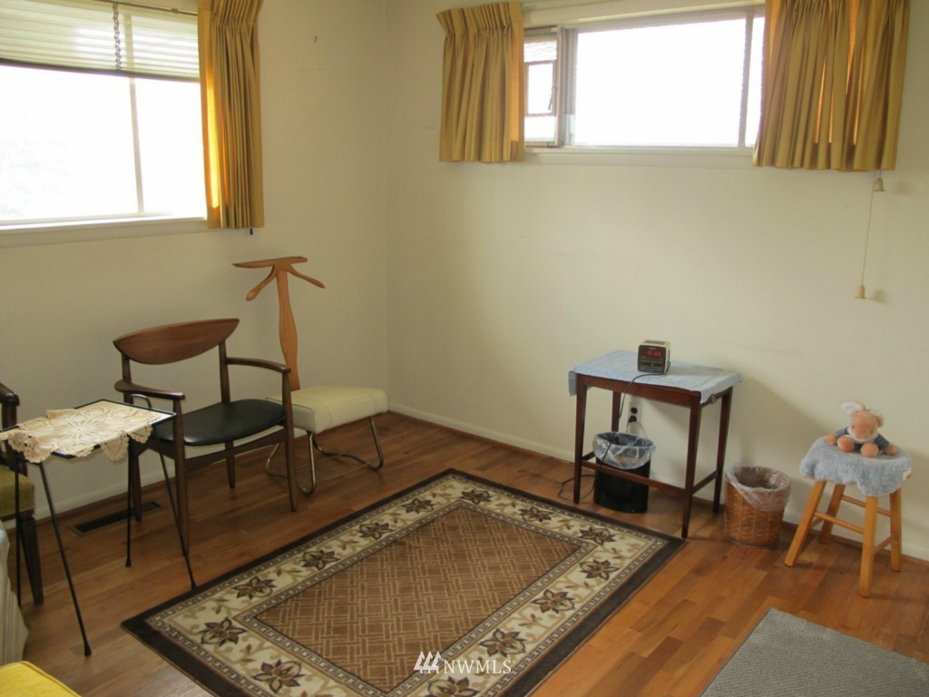 10259 Renton Avenue South Seattle, WA 98178 - Photo 3 of 11 Gallery Image 3