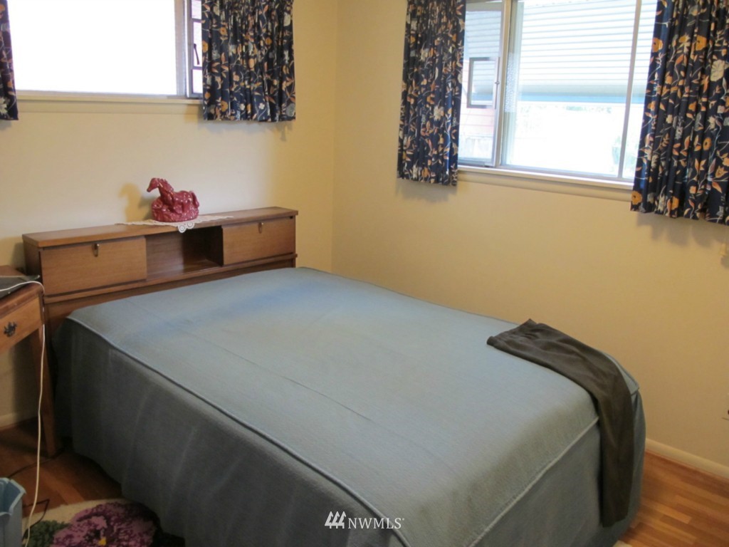 10259 Renton Avenue South Seattle, WA 98178 - Photo 4 of 11 Gallery Image 4