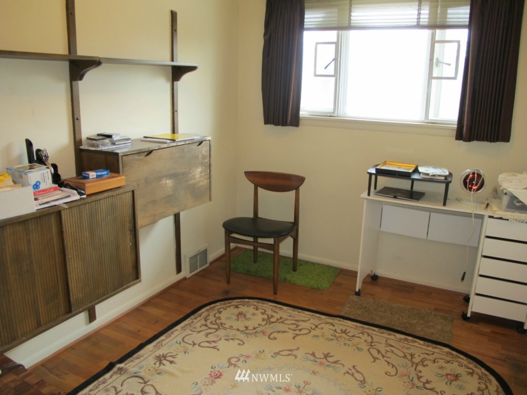 10259 Renton Avenue South Seattle, WA 98178 - Photo 5 of 11 Gallery Image 5