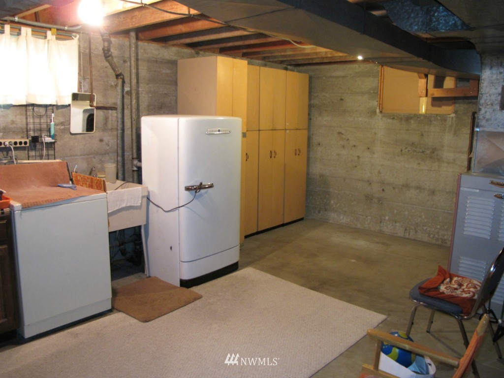 10259 Renton Avenue South Seattle, WA 98178 - Photo 7 of 11 Gallery Image 7