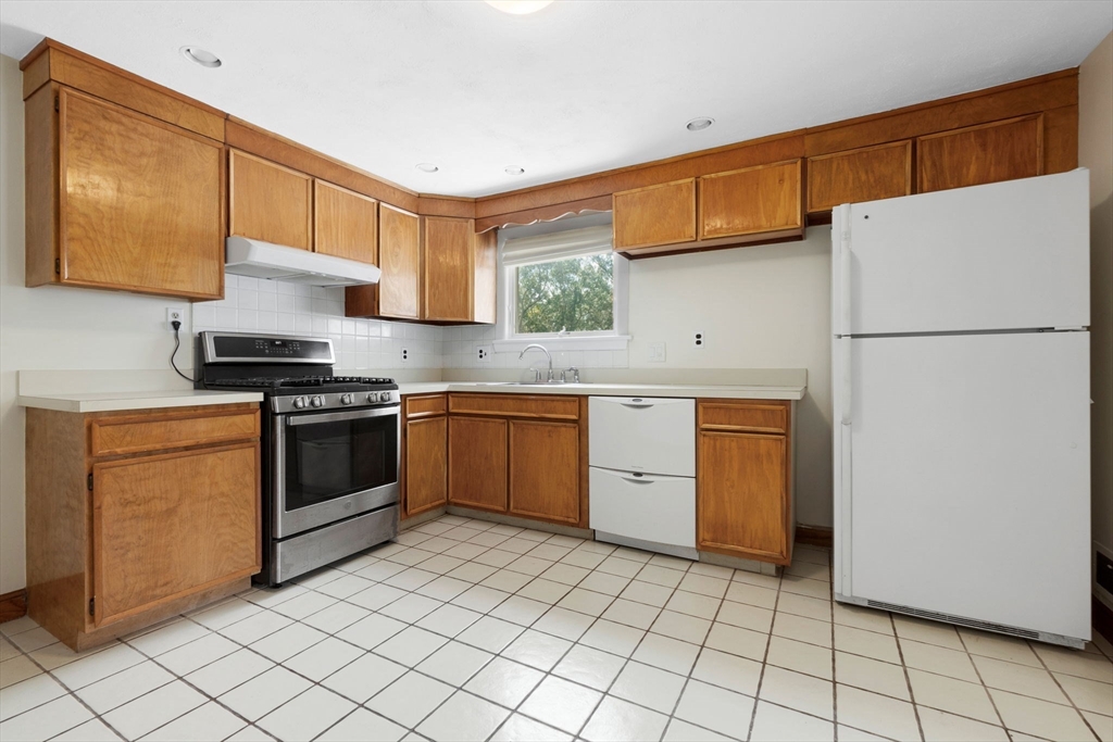 4 Grandview Road Danvers, MA 01923 - Photo 8 of 42 Gallery Image 8