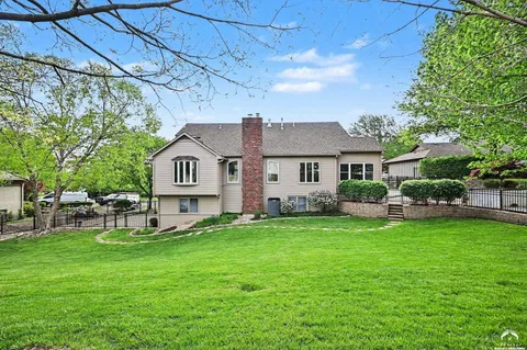 $765,000 | 527 Canyon Drive, Lawrence, KS 66049